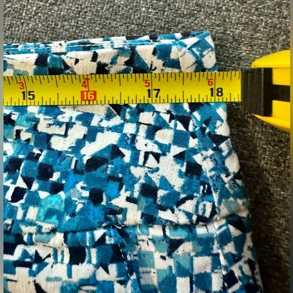 Courtenay Women’s Pull On Knit Blue Geometric Skort Shorts SIZE 16P Pockets